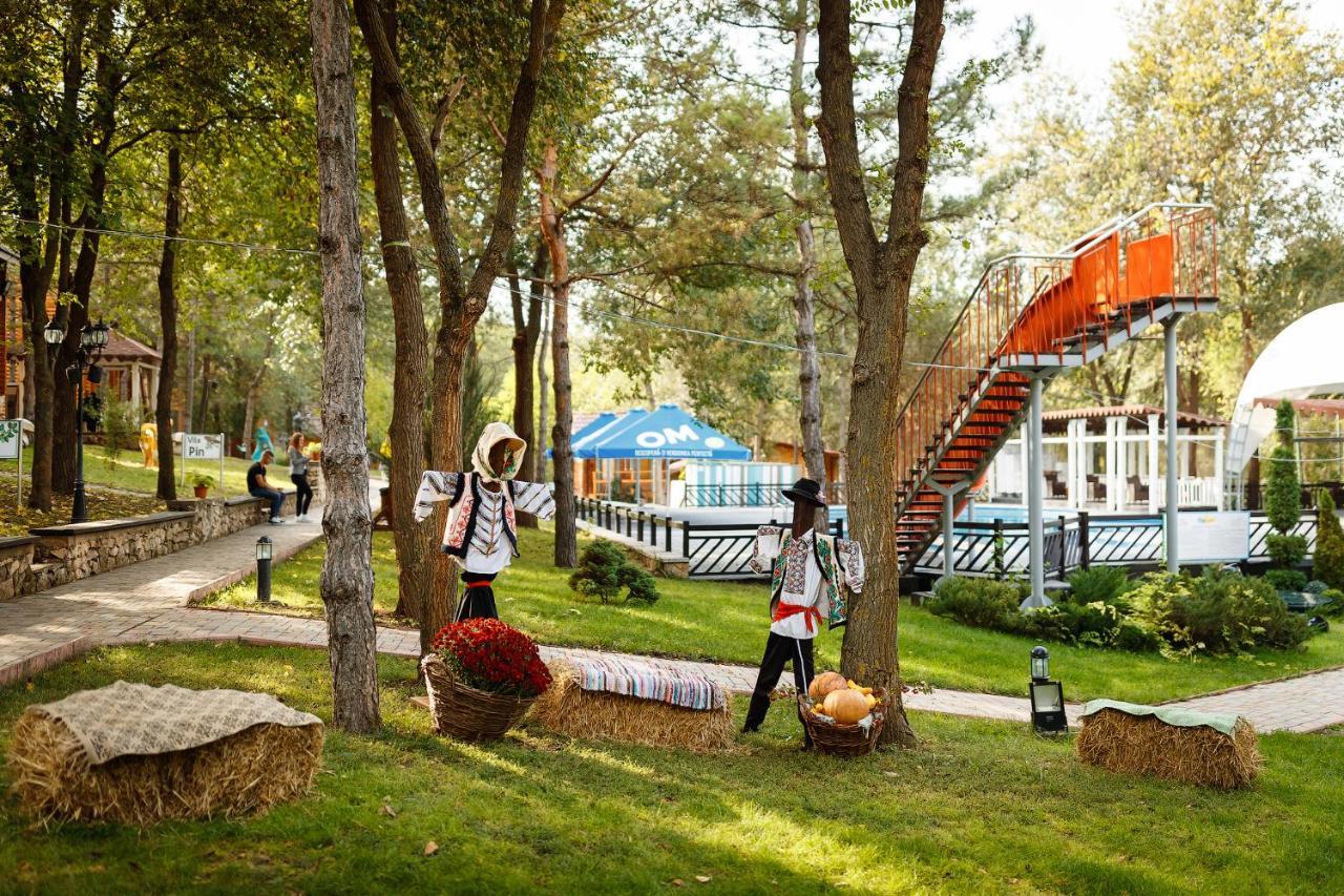 Sky Land Camping & Resort Cricova Exterior foto