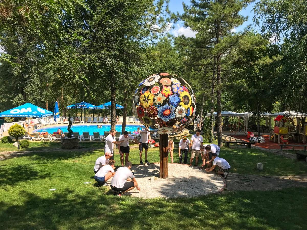 Sky Land Camping & Resort Cricova Exterior foto